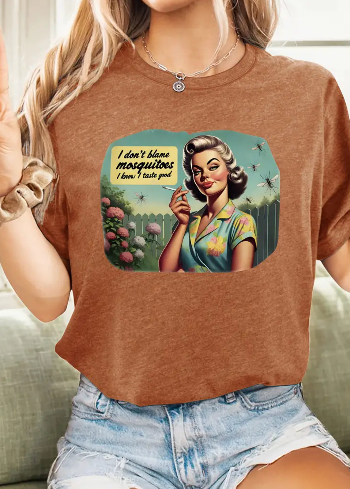Graphic T-shirt "I Don't Blame Mosquitos I Know I Taste Good"