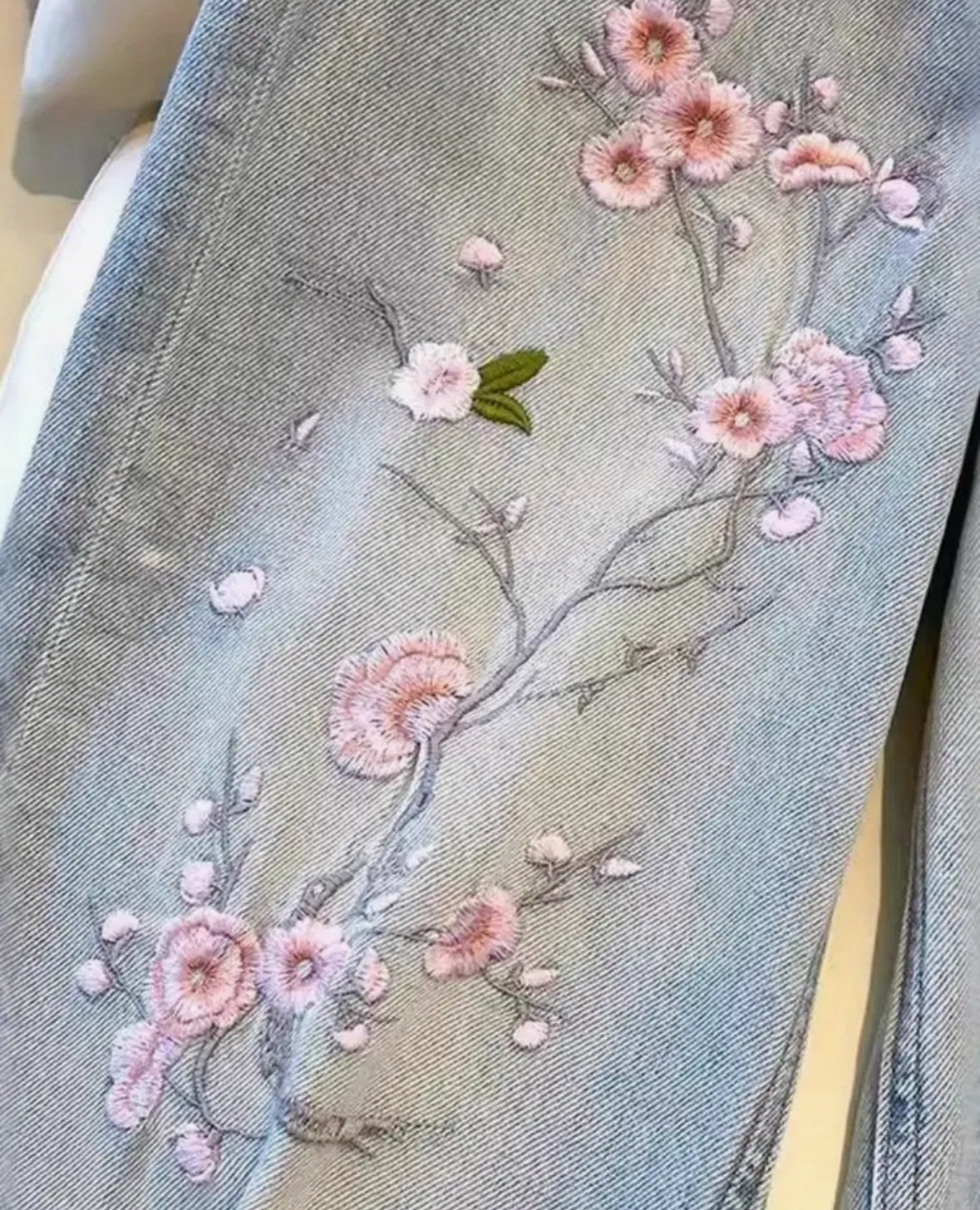 High-Waisted Regular Fit with Embroidered Pink Flowers
