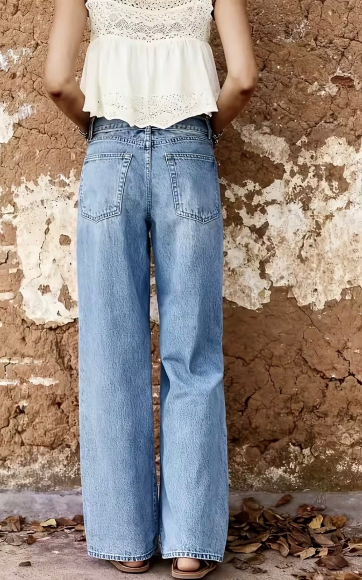 Vintage Straight-Leg Jeans Featuring an Embroidered Sunflower Design