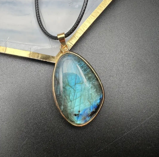 Labradorite Pendant Necklace With Cord