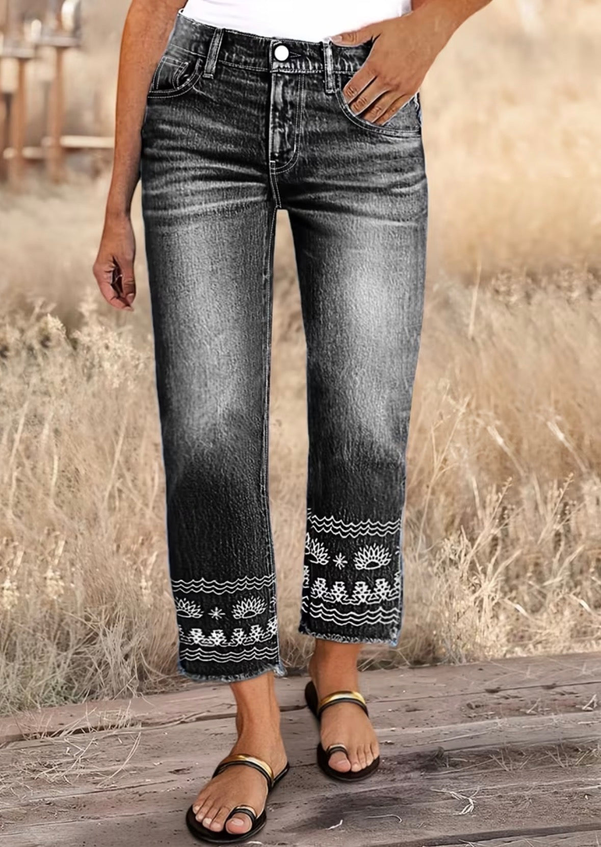Plus Size Geometric Embroidery with Frayed Cuffs Black Plus-size Straight-leg Denim Jeans