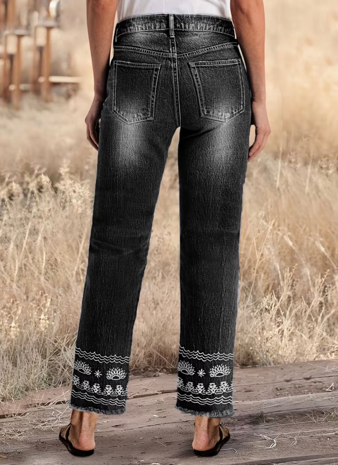Plus Size Geometric Embroidery with Frayed Cuffs Black Plus-size Straight-leg Denim Jeans
