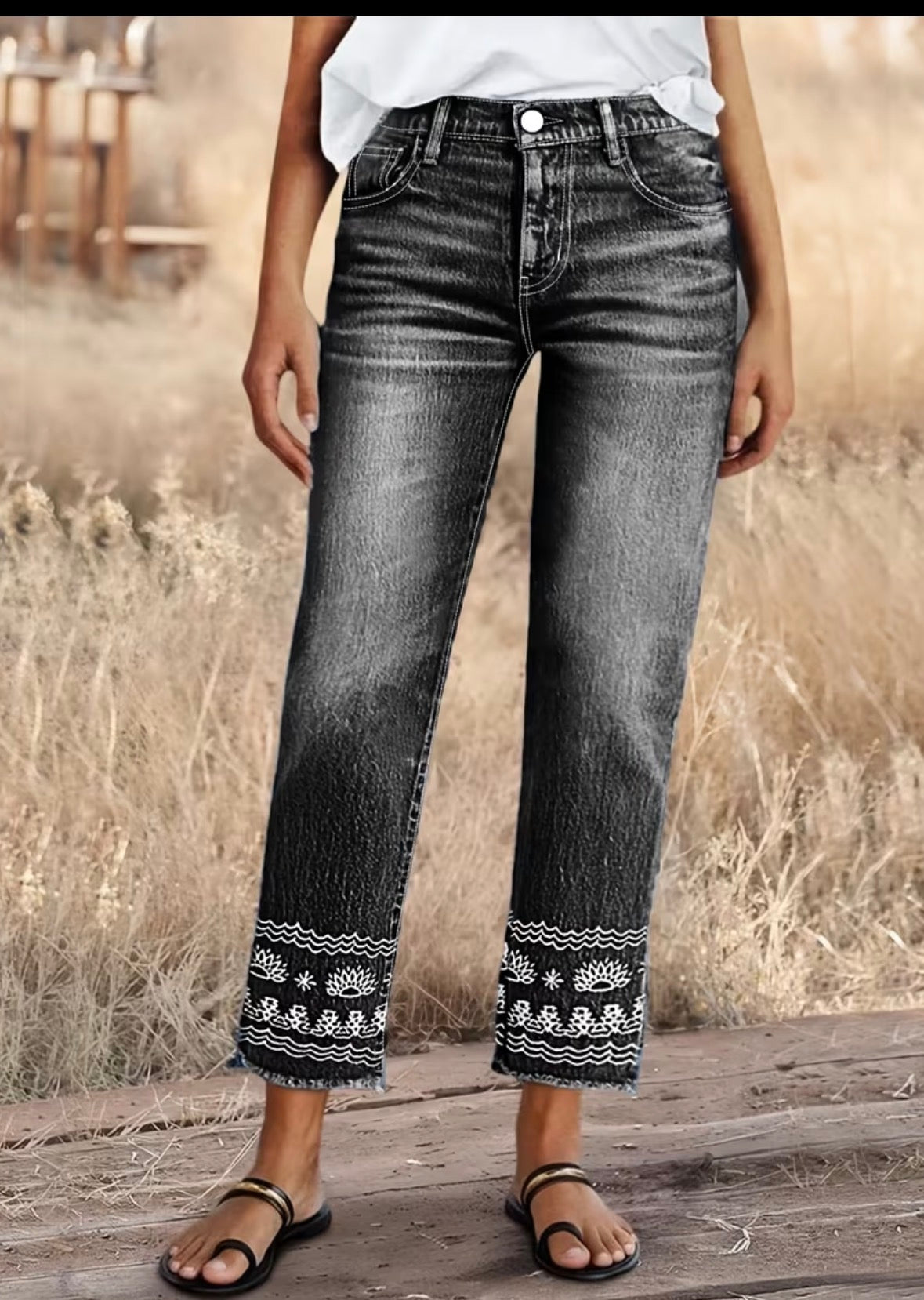 Plus Size Geometric Embroidery with Frayed Cuffs Black Plus-size Straight-leg Denim Jeans