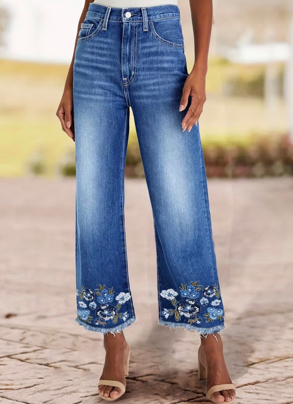 Straight-Leg Jeans with Embroidery Hem