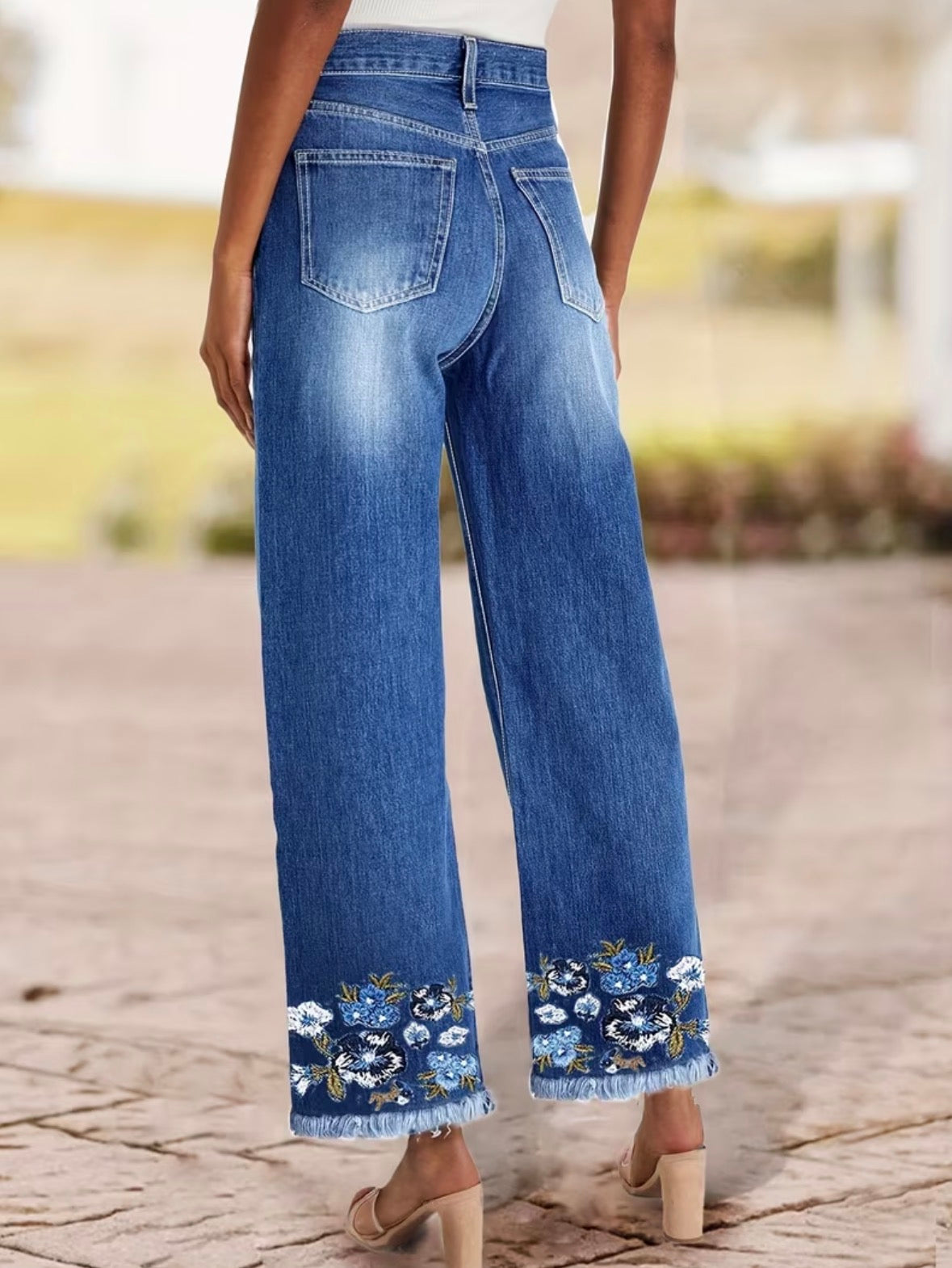 Straight-Leg Jeans with Embroidery Hem