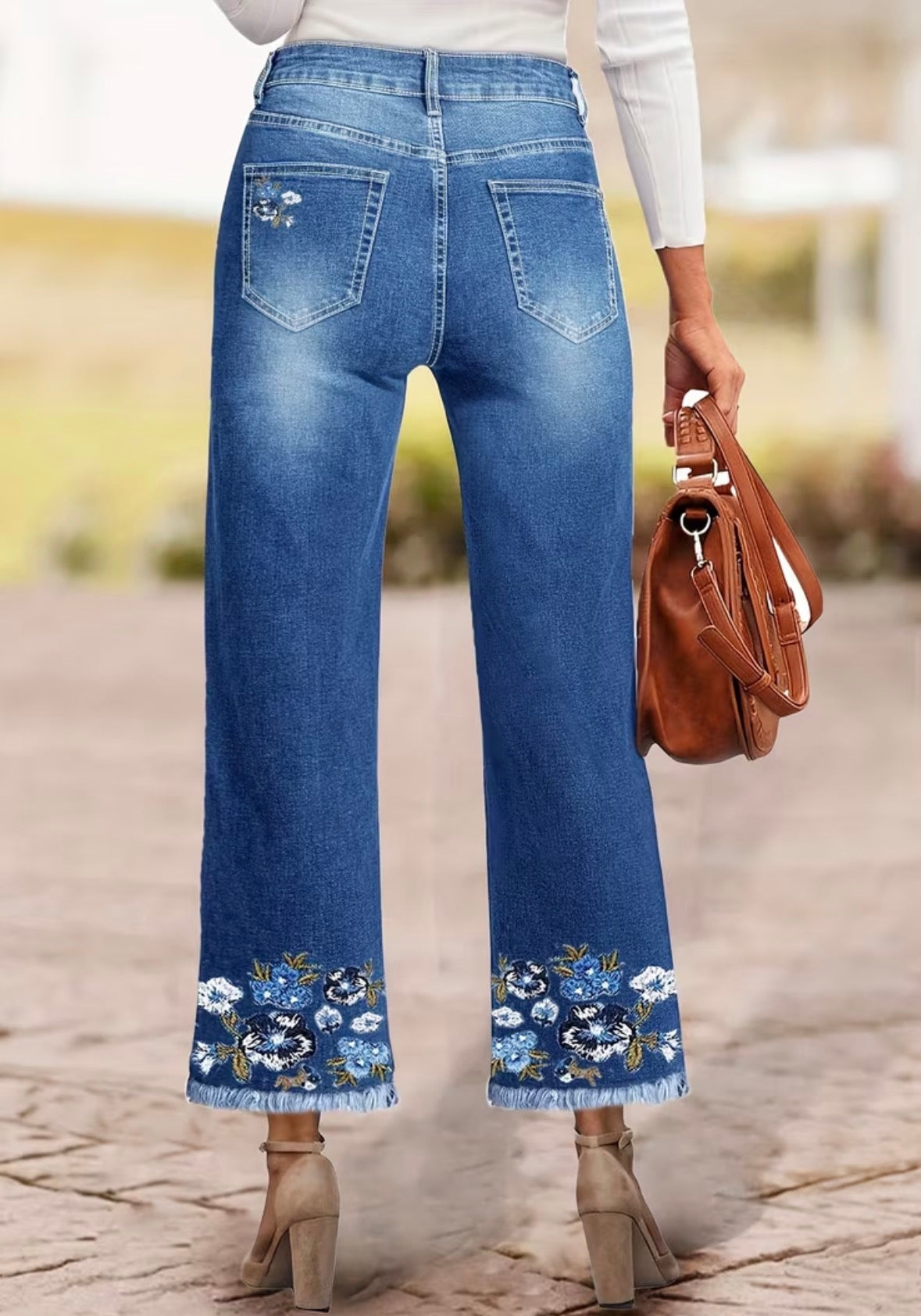 Straight-Leg Jeans with Embroidery Hem