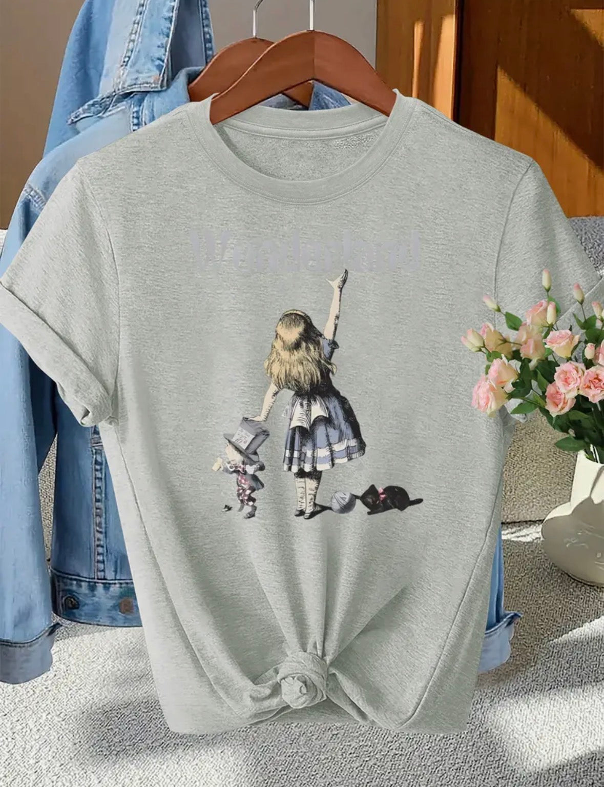Short Sleeve Graphic T-shirt “Wonderland”