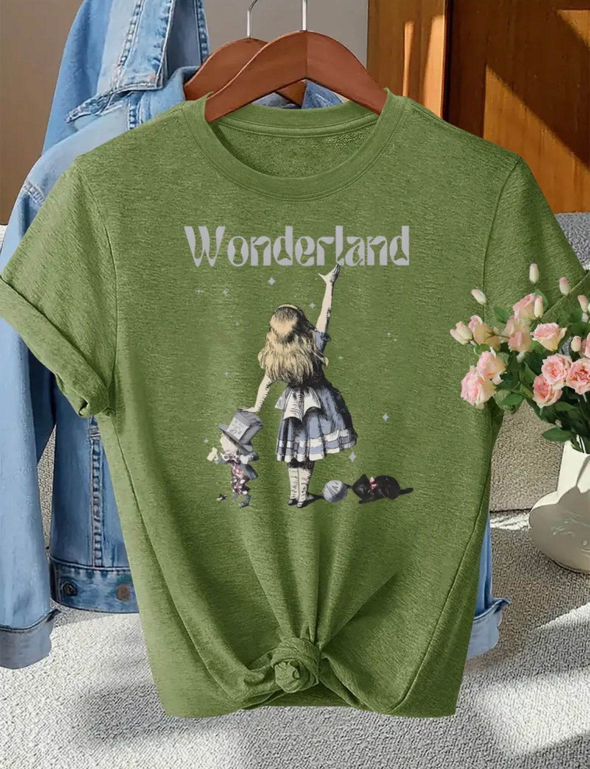 Short Sleeve Graphic T-shirt “Wonderland”