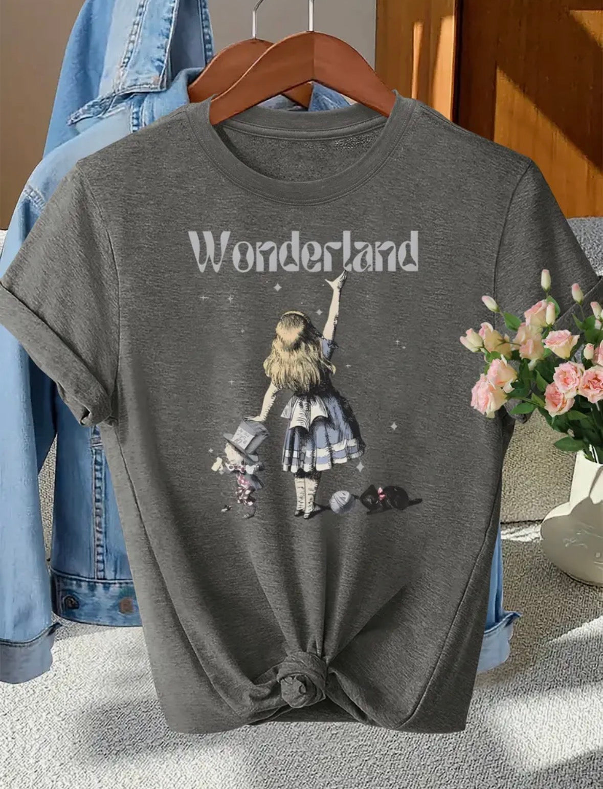 Short Sleeve Graphic T-shirt “Wonderland”