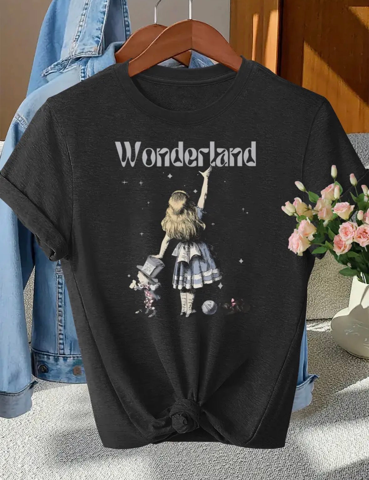 Short Sleeve Graphic T-shirt “Wonderland”