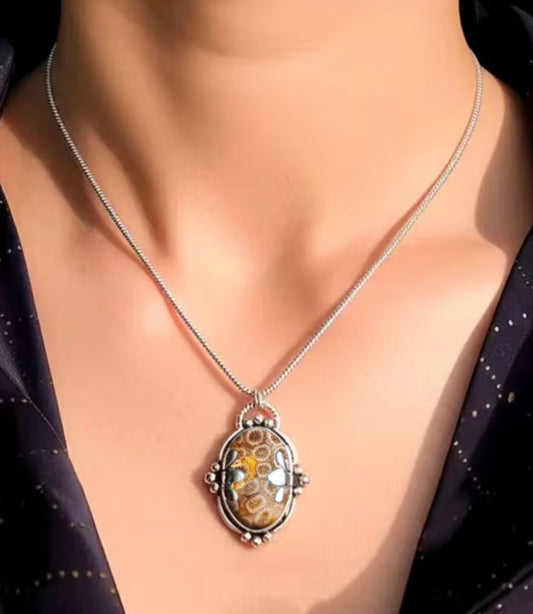 Bohemian Spiral Marbled Agate-like Pendant Necklace