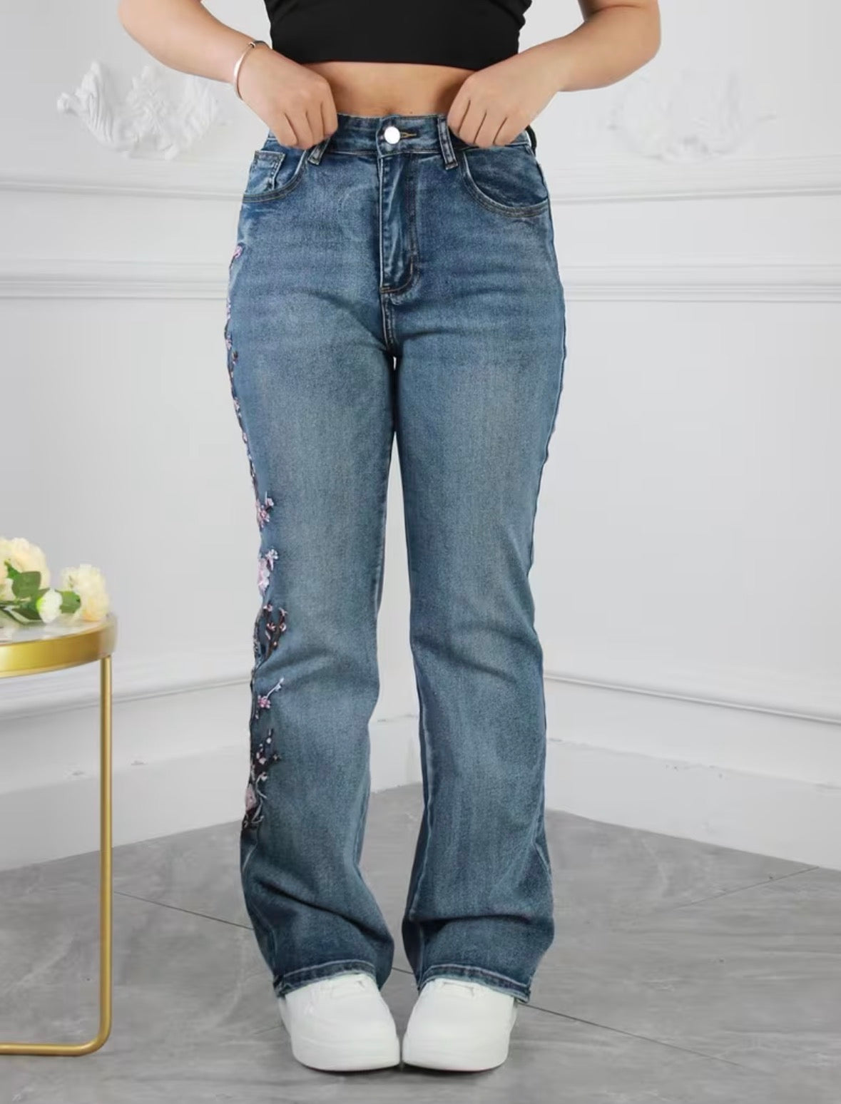 Vintage Style High-Waist Stretch Denim Jeans with Floral Embroidery
