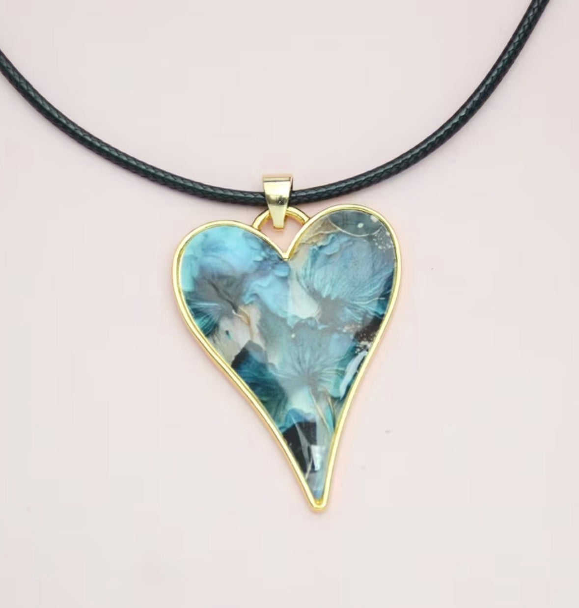 Heart-Shaped Floral Pendant Necklace