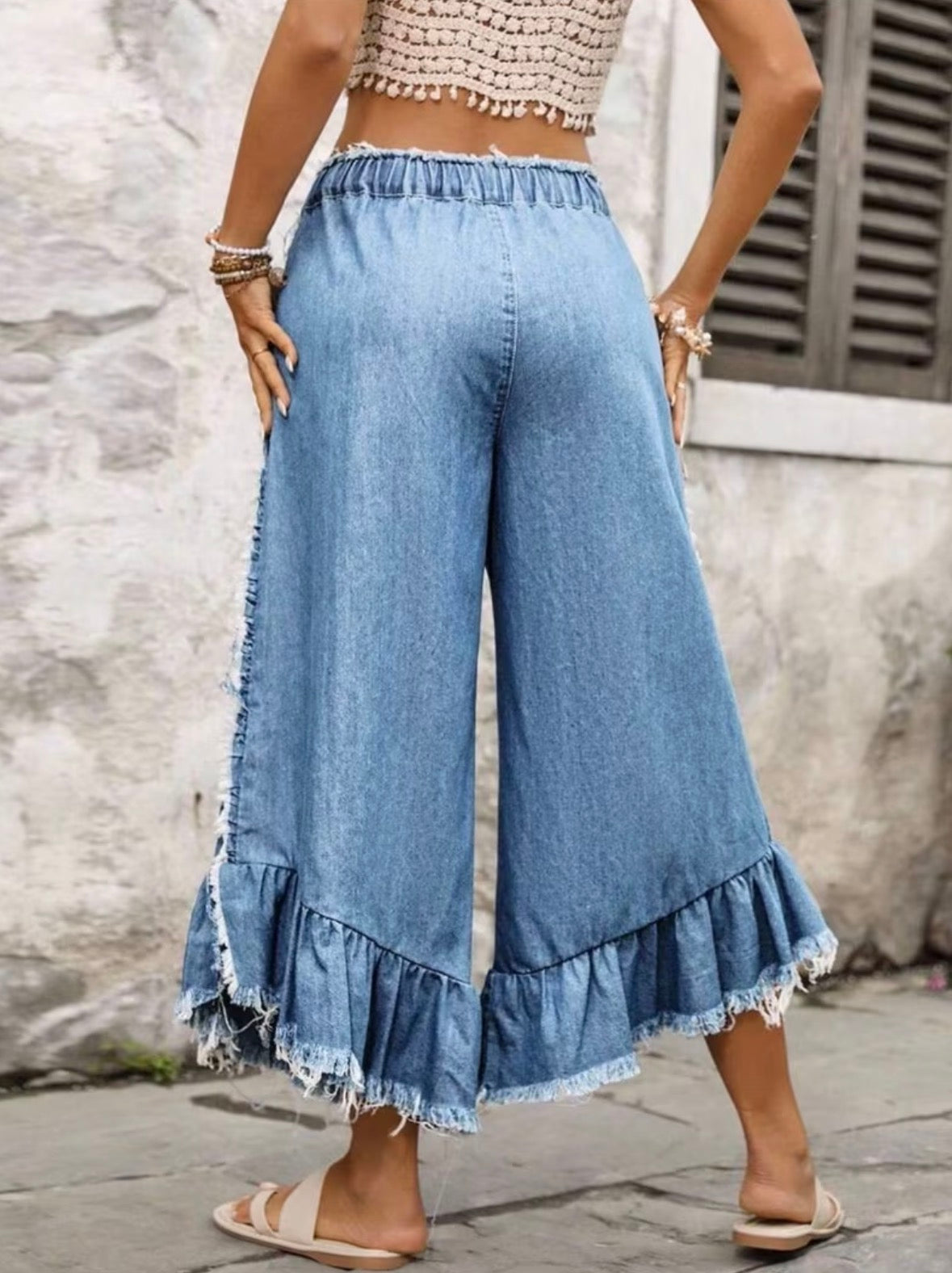 Plus-Size Loose Fit Frayed Jeans